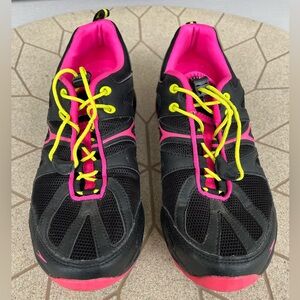 Women’s size 9 Speedo water shoes, excellent condition worn once